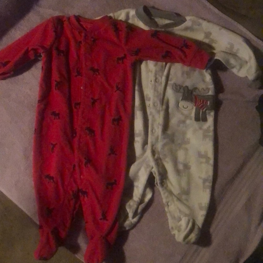 Carter’s baby boy button up sleepers size 6 months